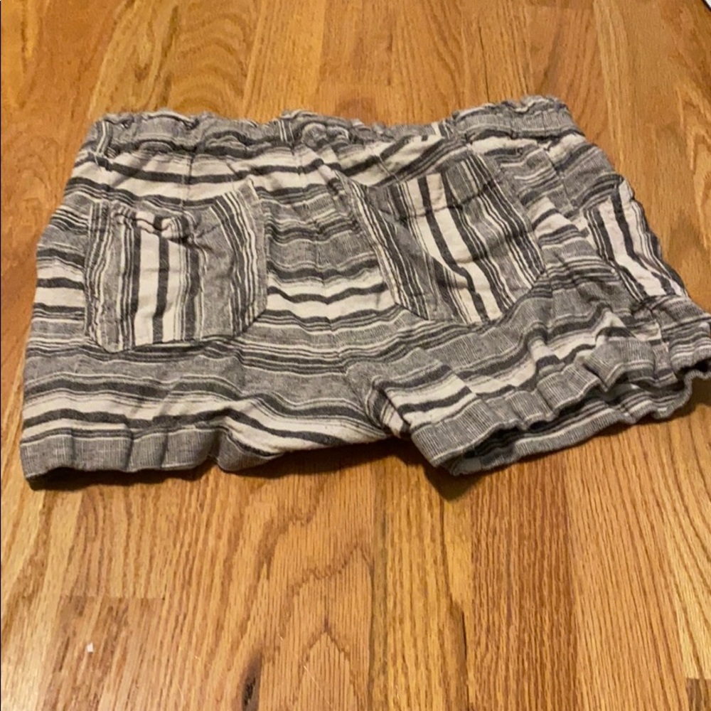 Striped Linen Shorts - Picture 5 of 6
